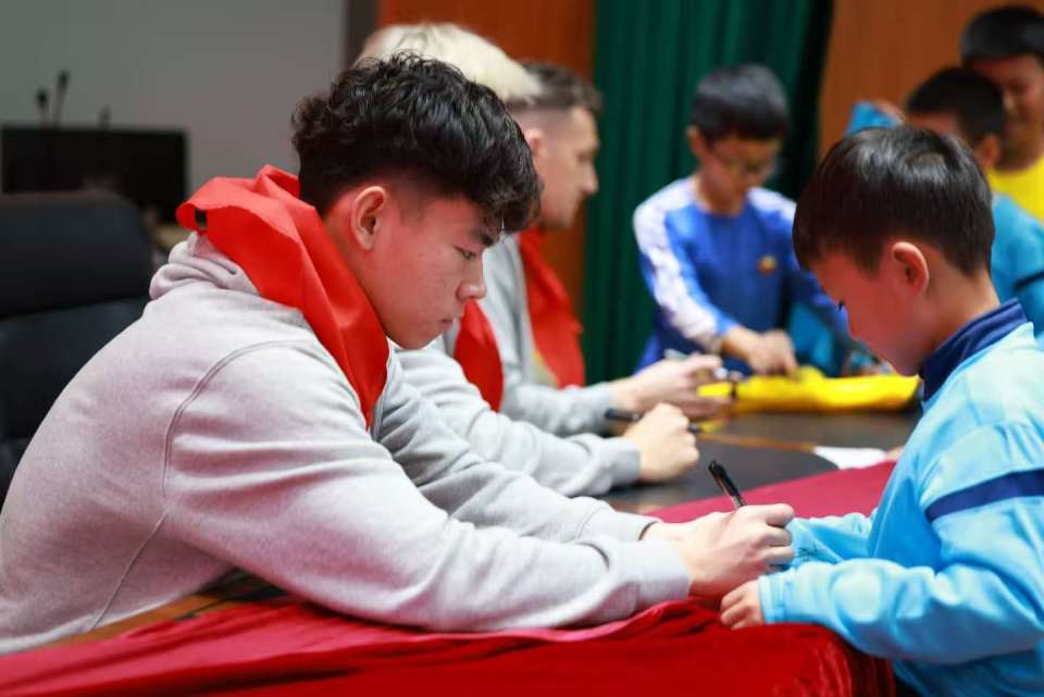 公益捐赠, 在中原大地, 转播商雷速 公益捐赠, 在中原大地, 转播商雷速