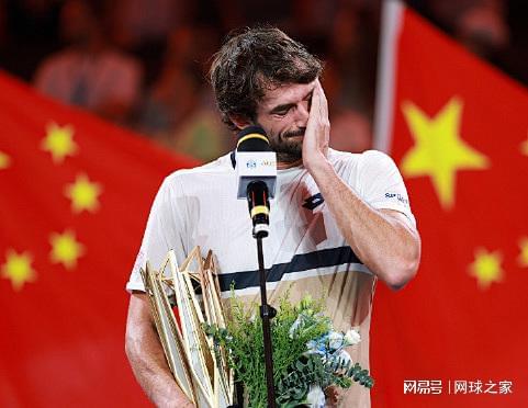 俄罗斯名将, 头中时, 觉得惊讶 俄罗斯名将, 头中时, 觉得惊讶